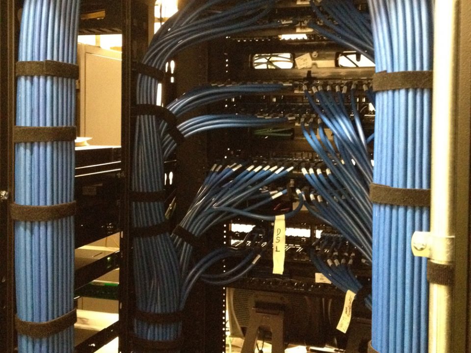 LAX_server-room-wiring-cat-6A-rack-960x720