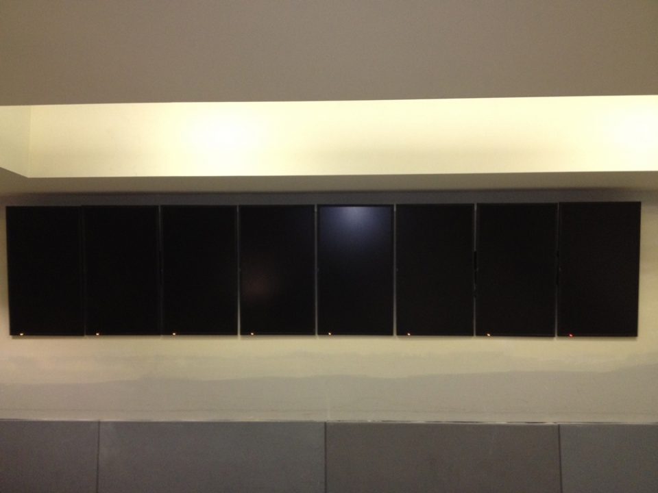 LAX_wall-mounted-monitors-960x720